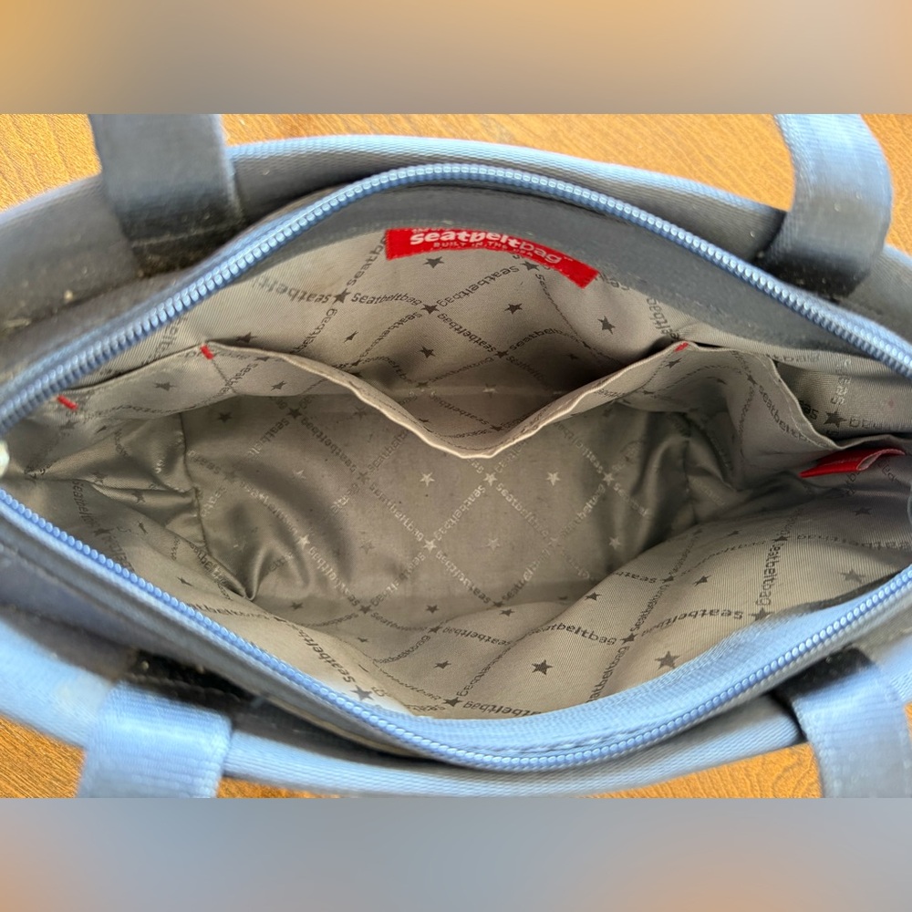 Seatbelt Bag, grey color, great condition. - Picture 5 of 5